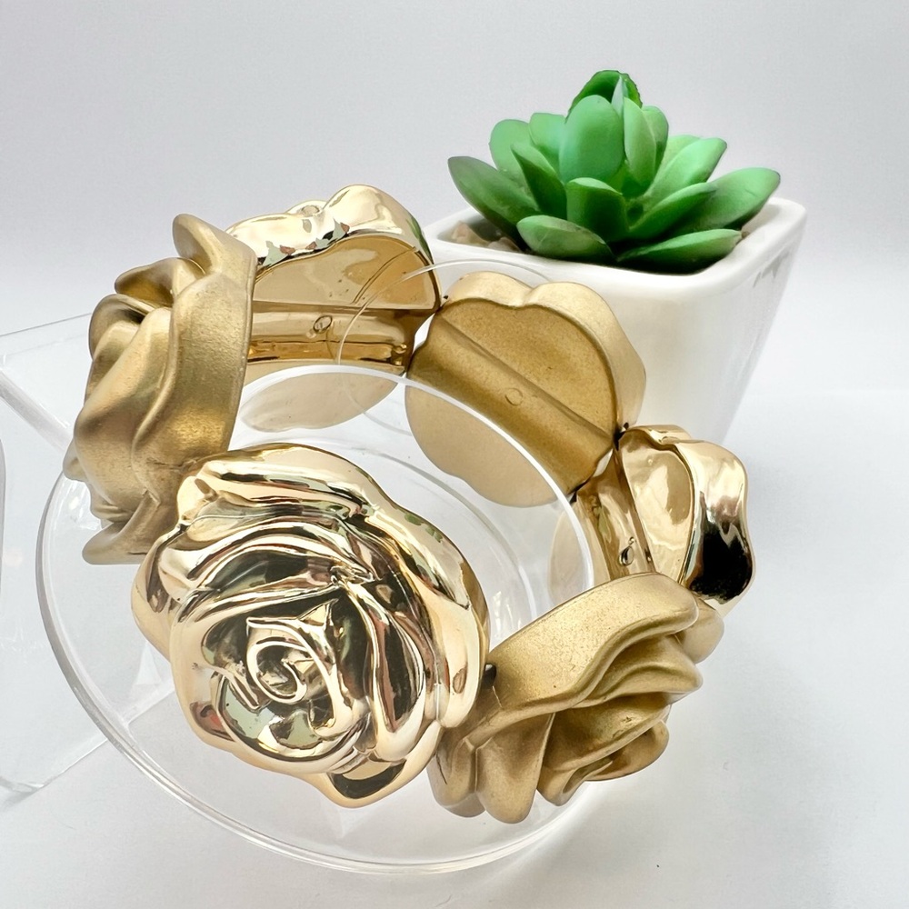STATEMENT ROSE BRACELET - Picture 7 of 7